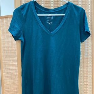 Short sleeve v-neck tee by Velvet